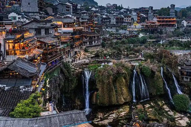 3 种深度主题游玩法解锁湘西隐藏体验AG真人旗舰厅登录张家界